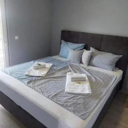 Well Bee Oase Apartman *